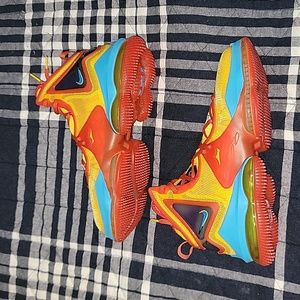 Nike LeBron 19. Tune squad. 10.5
